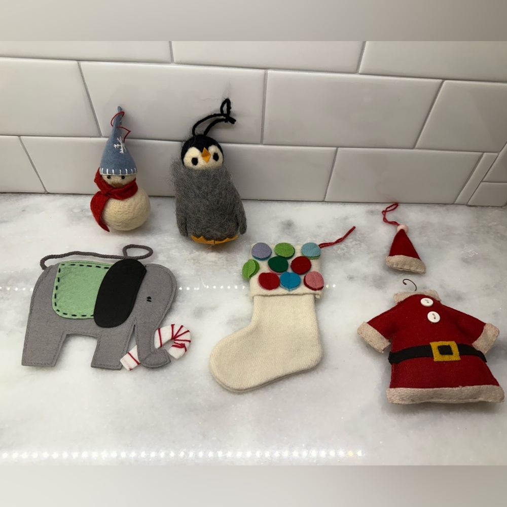 West Elm And Crate And Barrel Felt Christmas Ornaments.
Set of 5.
NWOT